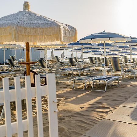 Hotel Joli Alba Adriatica Dış mekan fotoğraf
