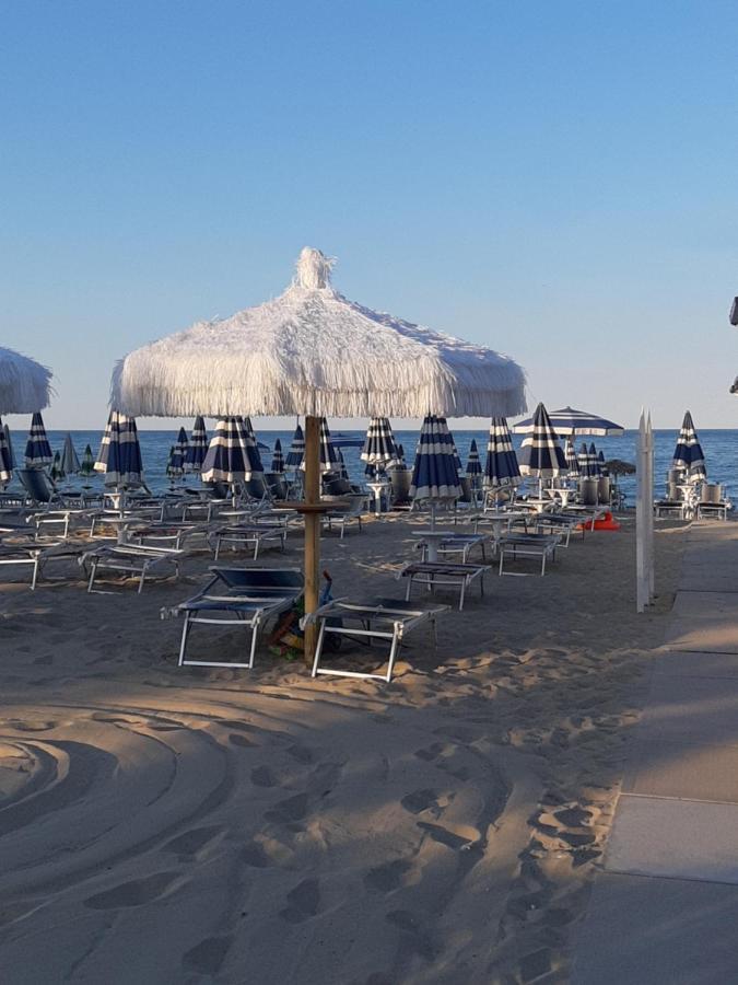 Hotel Joli Alba Adriatica Dış mekan fotoğraf